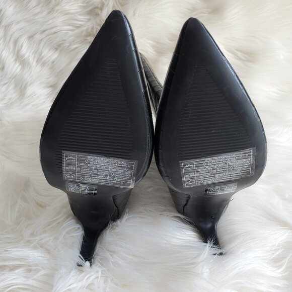 Forever 21 Black Pointed Toe Crocodile Print Slip On Boots SZ 6 - Picture 4 of 11